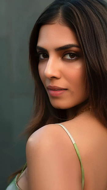 Malavika mohanan, tamil actress HD phone wallpaper