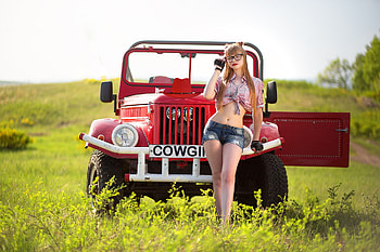 Cowgirl's Jeep . ., style, cowgirl, Jeep, ranch, blondes, field, women, western, hats HD wallpaper