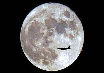 If you look out the right side windows, night, full moon, black sky, airplane, flight, silhouette HD wallpaper