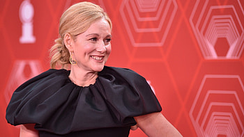 Laura Linney, Rich, Travel technology, Travel news HD wallpaper