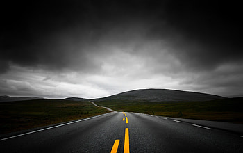 Highway road, long stretch, asphalt pathway, endless adventure HD wallpaper