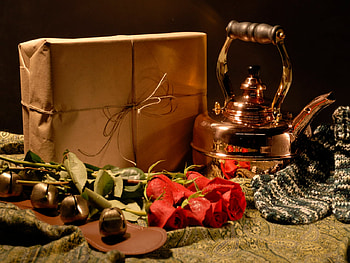 Still Life, graphy, roses, gloves, beautiful, gift, beauty, rose, pretty, red, red roses, nature, flowers, lovely HD wallpaper