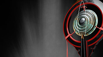 Michael Klee shko gong, Captivating percussion, Energetic performance, Resonant sound HD wallpaper