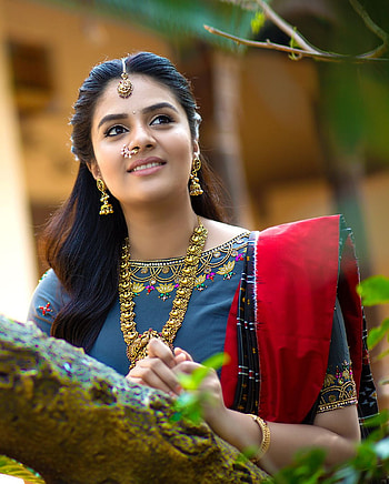 Sreemukhi, sari, fashion design HD phone wallpaper