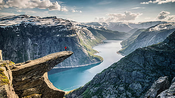 Norway , Trolls Tongue Trolltunga section, Captivating situations, Breathtaking resolution HD wallpaper