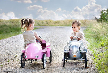 Ciao bella!!, sweet, children, boy, cute, road, girl HD wallpaper