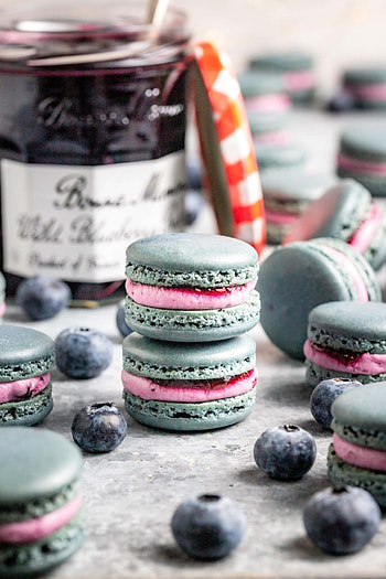 Wild blueberry, Macarons HD phone wallpaper