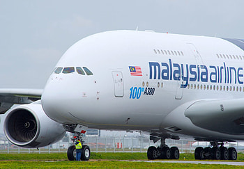 Malaysia Airlines CEO, Airbus A380, Charter demand, Future of aviation HD wallpaper