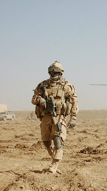 Desert Sentinel — Soldier , military, soldier HD phone wallpaper