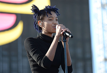 Willow Smith, Celeb , Stylish backgrounds, Fashionista HD wallpaper