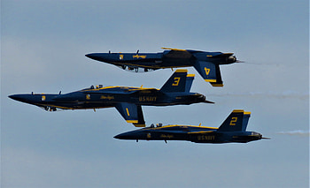 US Navy Blue Angels At Chicopee, military, air show, blue angels, McDonnell Douglas F/A-18 Hornet HD wallpaper