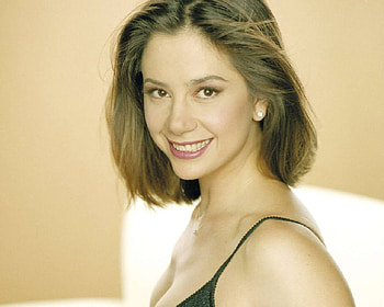Mira Sorvino, nice cut hair, smile, eyes, cute, lips, actress, female HD wallpaper