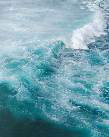 Stunning aerial shot of turquoise ocean waves crashing with foam near Manly, Australia. HD phone wallpaper
