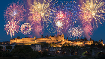 Bastille Day fireworks in Carcassonne, Occitanie, fireworks, man made, Carcassonne HD wallpaper