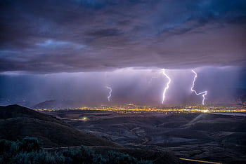 Dramatic lightning storm over Washington's countryside at dusk. HD wallpaper