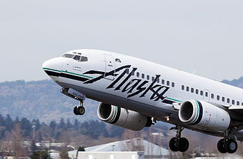 Alaska Airlines, Gay couple, Straight couple, Seat disagreement HD wallpaper
