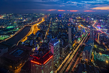 Ho Chi Minh City, Vibrant street life, Cultural landmarks, Rich history HD wallpaper