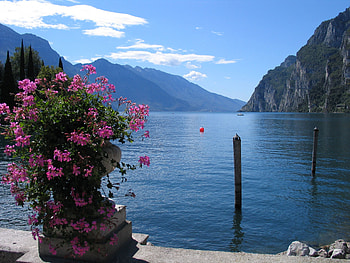 Lake Garda, Natural landmarks, Garda lake, Beautiful scenery HD wallpaper