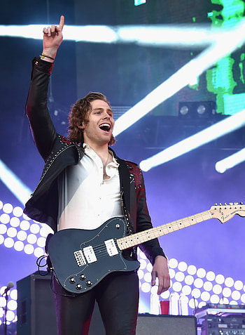 Luke Hemmings, Appreciating hotness, 5SOS singer, 2020 HD phone wallpaper