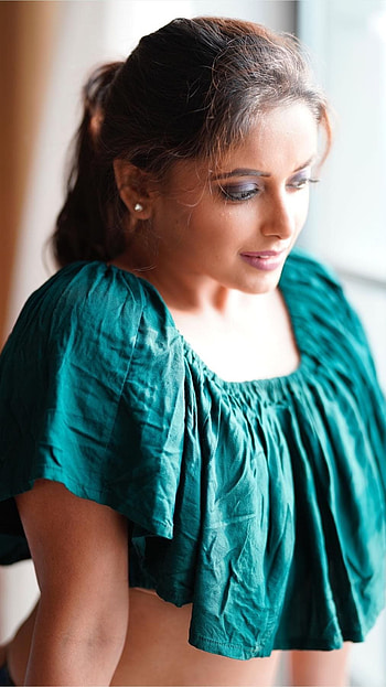 Sneha Paul, bollywood actress HD phone wallpaper