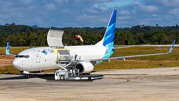 Garuda Indonesia, Freighter fleet, Cargo logistics, Airline operation HD wallpaper