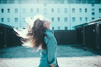 Girl Hairs In Air, girls, hairs, air, jeans HD wallpaper