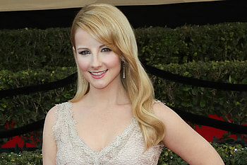 Melissa Rauch, Pregnant, Page six HD wallpaper