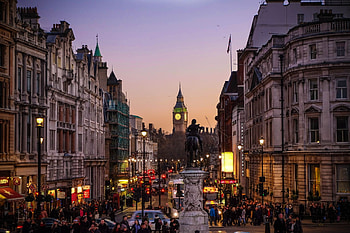 Trafalgar Square, Festive spirit, Christmas in London, Magical atmosphere HD wallpaper
