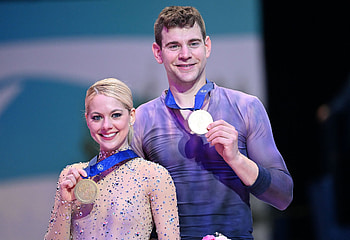 Alexa Knierim and Brandon Frazier, Pair Skating HD wallpaper