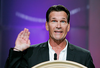 Patrick Swayze, Candid graph, Fan community, Fond remembrance HD wallpaper