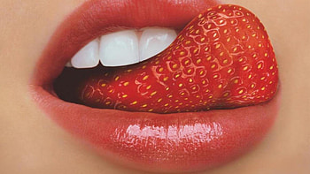 Strawberry Kisses, teeth, lips, strawberry, tongue HD wallpaper