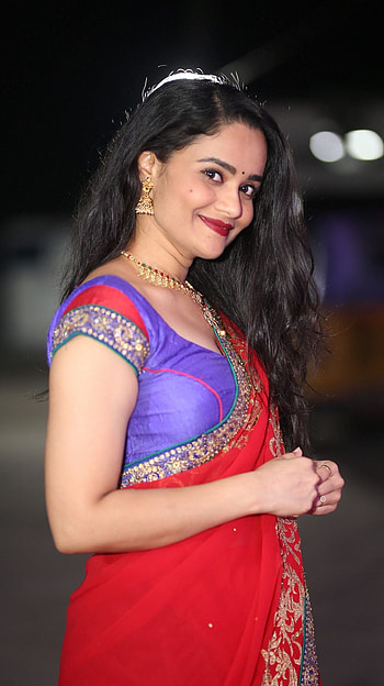 Usha karapathi, telugu anchor, saree beauty HD phone wallpaper