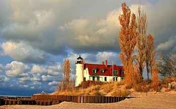 Lighthouse in Autumn, Beach, Autumn, Lighthouse, Sea HD wallpaper