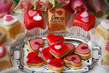 Valentine's Day, holidays, still life, biscuits, graphy, red, love, hearts, candy HD wallpaper
