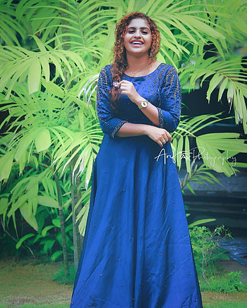 Noorin, people_in_nature, dress HD phone wallpaper