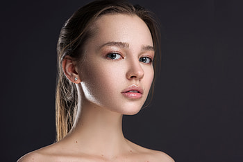 Brunette, bare shoulder, stare, woman, 2018 HD wallpaper