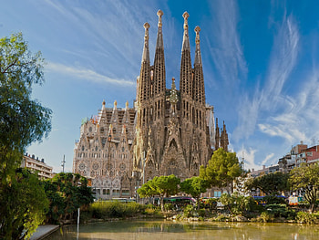 Sagrada Familia, Barcelona sightseeing, Must-visit attraction, Cultural symbol HD wallpaper