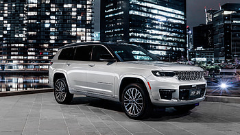 Jeep Grand Cherokee l Summit Reserve 2022 3 Cars HD wallpaper