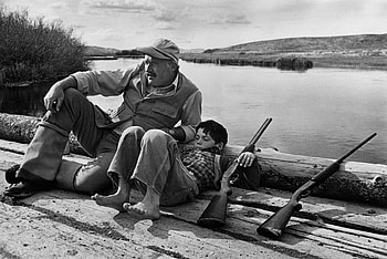 Ernest Hemingway, Son Gregory, Sun Valley Idaho, Magnum HD wallpaper