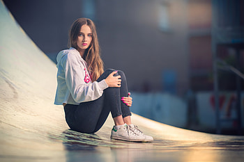 Girl Skate Park Looking At Viewer , girls, model HD wallpaper