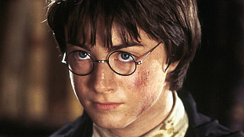 Harry Potter , Magical atmosphere, Alluring visuals, Passionate fandom HD wallpaper