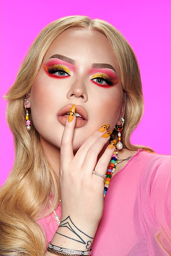 NikkieTutorials, Dark side reveal, New beauty trend, Euphoria inspiration HD phone wallpaper