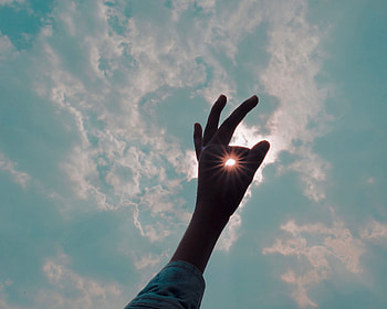 Sky, Sun, Hand, Miscellanea, Miscellaneous, Sunlight, Fingers, Gesture, Sun Rays HD wallpaper