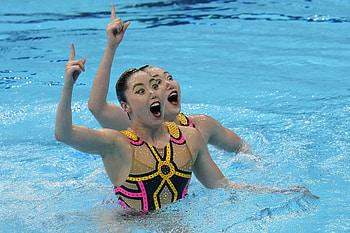 Yukiko Inui and Megumi Yoshida, Synchronized Swimming HD wallpaper
