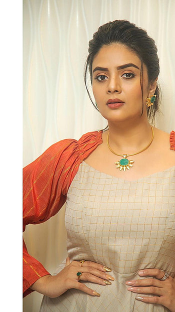 Sreemukhi, telugu actress, model HD phone wallpaper