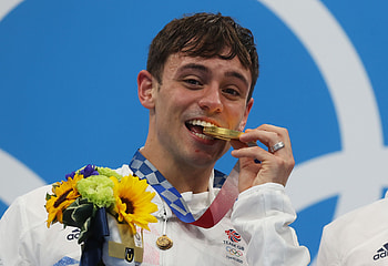 Tom Daley says, Incredibly proud, Gay Olympic champion HD wallpaper