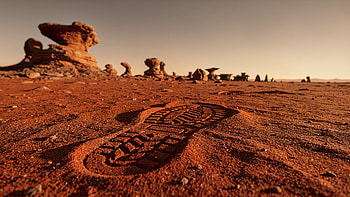 Lone Bootprint in Red Desert —, Footprint HD wallpaper