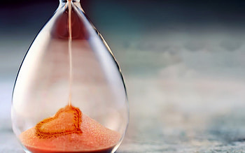 hourglass, heart in the sand, heart in an hourglass, romance, love concepts HD wallpaper