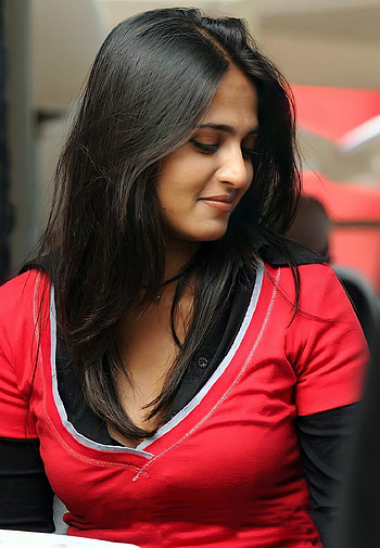 Anushka shetty, automotive_design, lip HD phone wallpaper