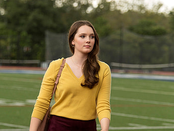 Celebrity, yellow top, Amy Forsyth HD wallpaper